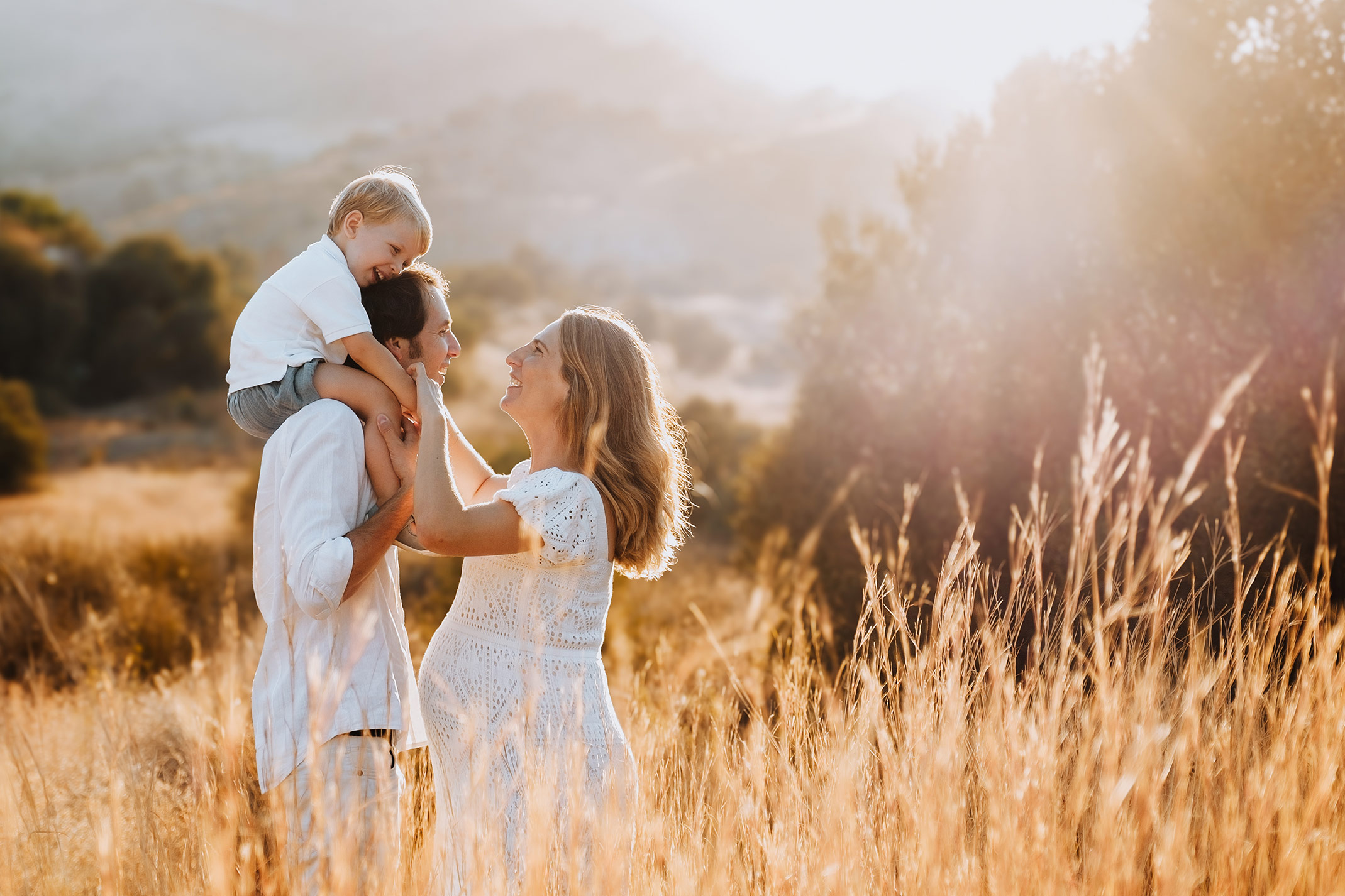 Fotos de familia naturales en exterior - Manu Borjas fotógrafo en Torremolinos, Málaga